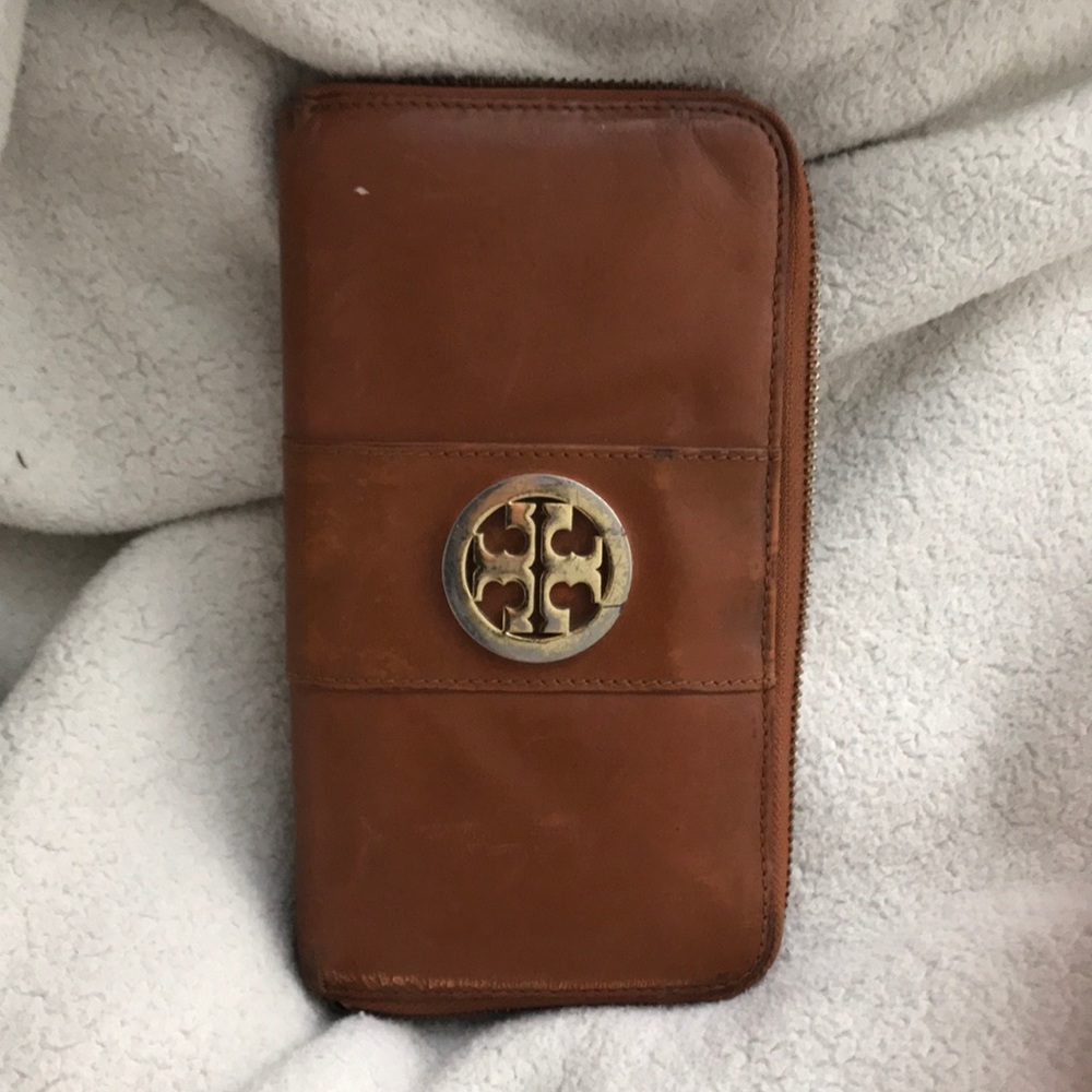 Zipper Tory Burch leather wallet